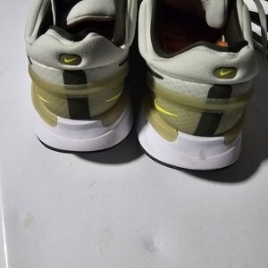 nike size 12 off white green